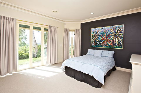 Tranquill Garden Hideaway - VIC Tourism 0