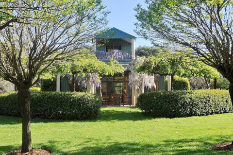 Tree Elle Retreat - VIC Tourism 0