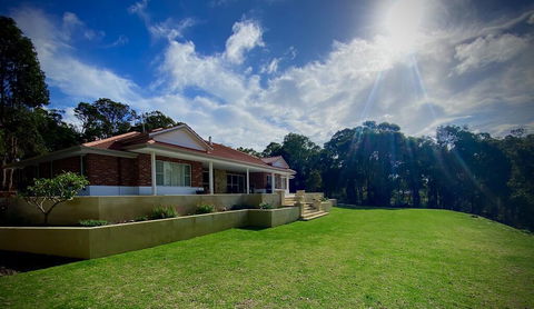 Treetops Holiday Retreat - VIC Tourism 0