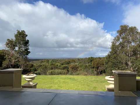 Treetops Holiday Retreat - VIC Tourism 1