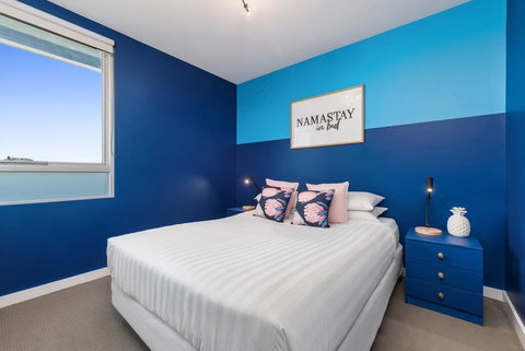 Trendy And Central One Bed Apartment With Views - VIC Tourism 2