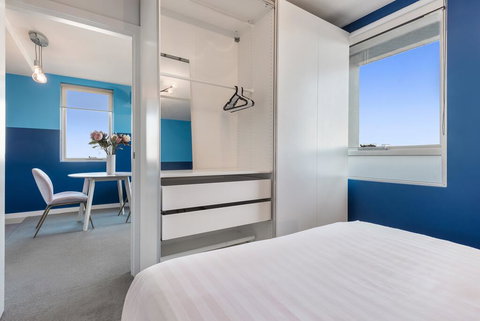 Trendy And Central One Bed Apartment With Views - VIC Tourism 1