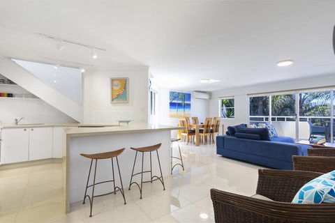 Tropical & Modern With Rooftop Terrace - VIC Tourism 3