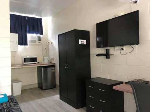 Tropical City Motor Inn - VIC Tourism 1