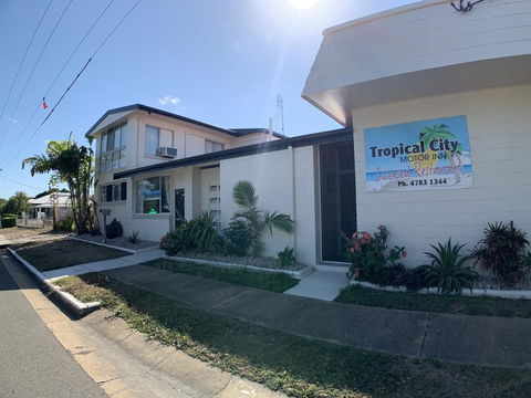 Tropical City Motor Inn - VIC Tourism 0