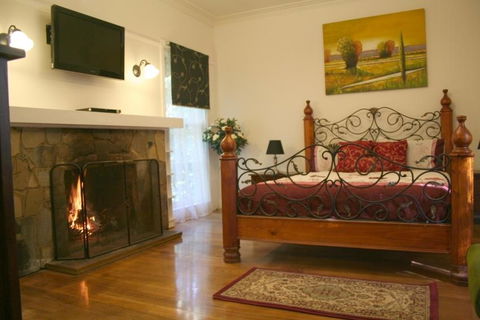 Tudor Cottages - VIC Tourism 0