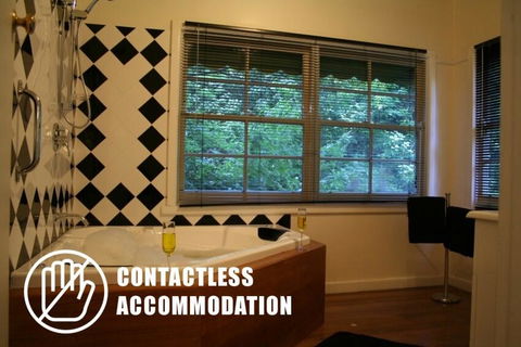 Tudor Cottages - VIC Tourism 3