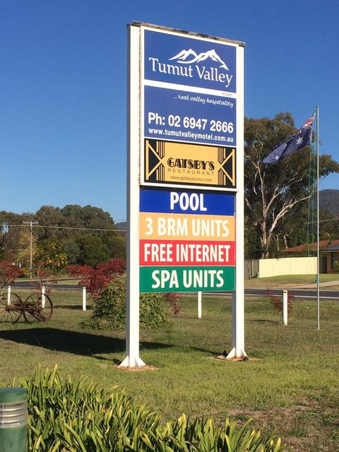 Tumut Valley Motel - VIC Tourism 3