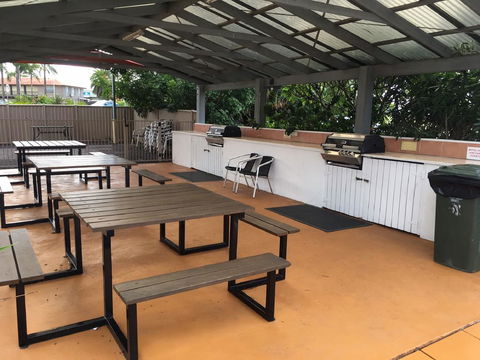 Tuncurry Beach Motel - VIC Tourism 1