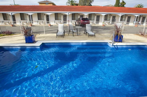 Tuncurry Beach Motel - VIC Tourism 2
