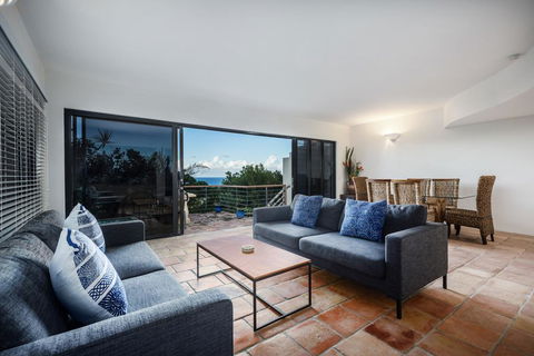 Tuscan Inspired Townhouse Minutes From The Beach - VIC Tourism 2