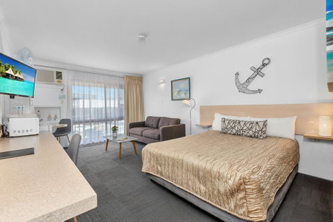 Tweed Harbour Motor Inn - VIC Tourism 1
