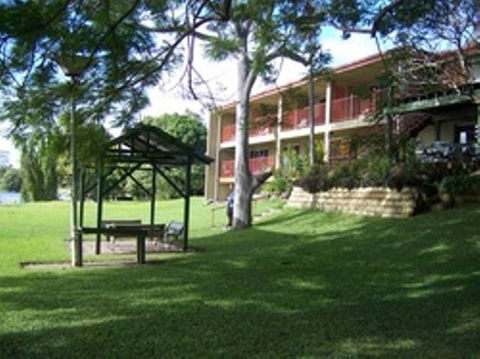 Tweed River Motel - VIC Tourism 0