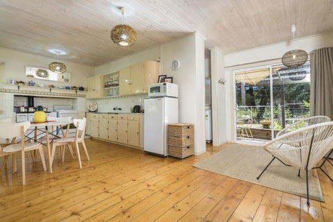 Twin Palms Castlemaine - VIC Tourism 0