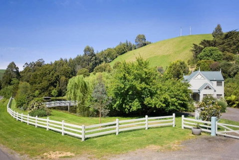 TWISTED WILLOW - Spa, Fireplace, Couples Retreat - VIC Tourism 3