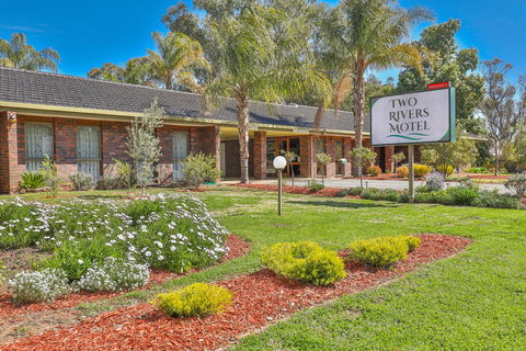 Two Rivers Motel - VIC Tourism 0