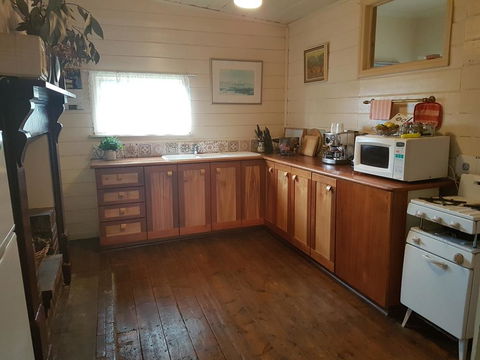 Twomey's Cottage - VIC Tourism 3