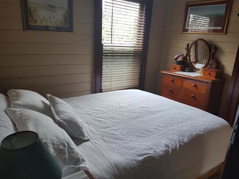 Twomey's Cottage - VIC Tourism 0