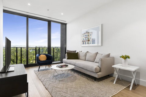 Tyrian Albert Park Lake - VIC Tourism 1