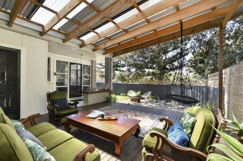 UMINA BEACH KOKOMO- Walk To The Beach, FAMILY And PET FRIENDLY Set Of 3 Vintage Original Holiday Flats & Vintage Caravan And Bat - VIC Tourism 2