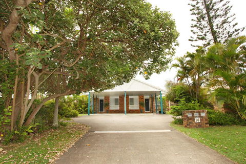 Unit 1/14 Tamarindus Street Marcoola Beach, Pet Friendly, 300 BOND, Linen Supplied - VIC Tourism 0