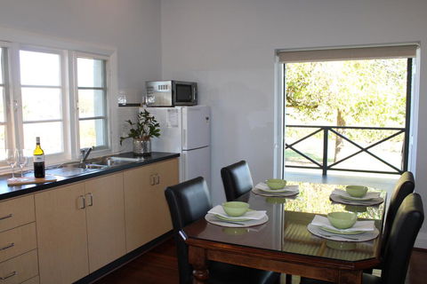 Upper Reach Spa Cottage - VIC Tourism 3
