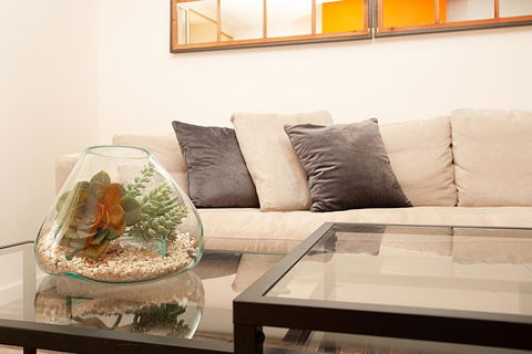 Urban Rest - Young St - VIC Tourism 1