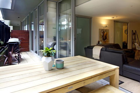 Urban Sea Drift - Pets, Pool, Gym, Parking, Beach 250m - VIC Tourism 1