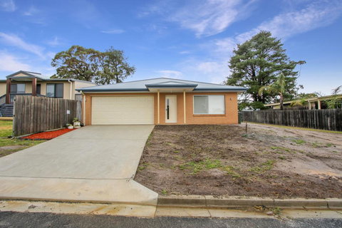 V & V Family Dream Away - VIC Tourism 2