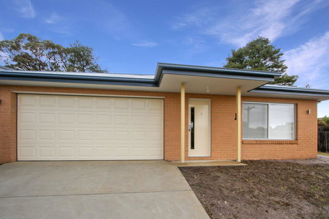 V & V Family Dream Away - VIC Tourism 0