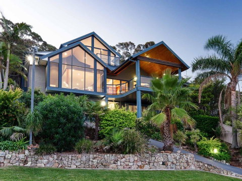 Venabu On Garuwa, 20 Garuwa Street - Spectacular House With Fabulous Views - VIC Tourism 0