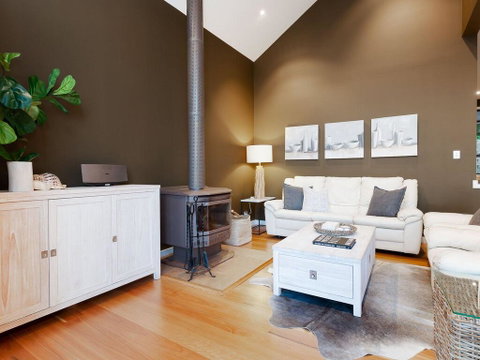 Venabu On Garuwa, 20 Garuwa Street - Spectacular House With Fabulous Views - VIC Tourism 3