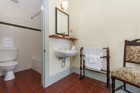 Victoria House - VIC Tourism 1