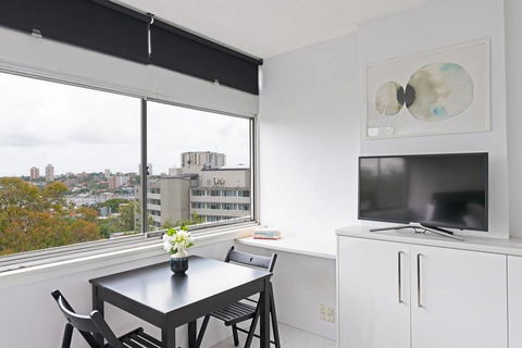 Views To Die For// Studio Rushcutters Bay // Free Parking - VIC Tourism 3