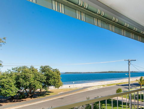 VIEWS VIEWS VIEWS! Front Top Floor Waterfront Unit - Chnook Apartments South Esp, Bongaree - VIC Tourism 0