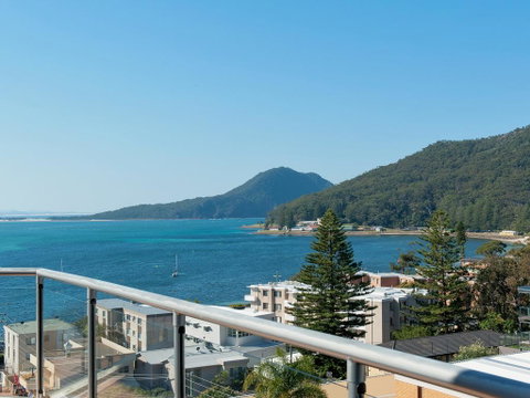 Views, Views & More Views, Sub-Penthouse In Shoal Bay - VIC Tourism 1