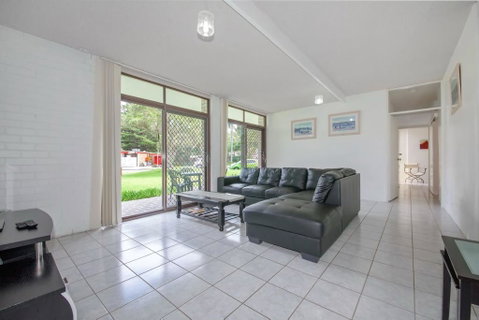 Villa Ellisa, Unit 1/10 Columbia Close - VIC Tourism 2