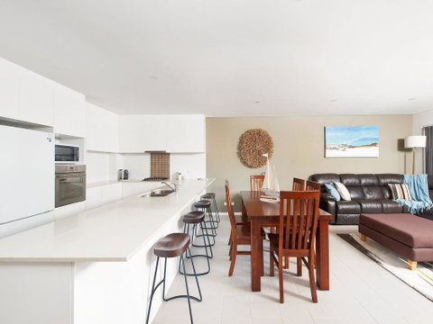 Villa Serene @ Fingal Bay - VIC Tourism 2