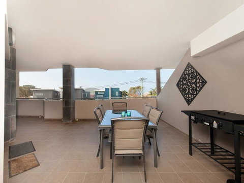 Villa Serene @ Fingal Bay - VIC Tourism 3