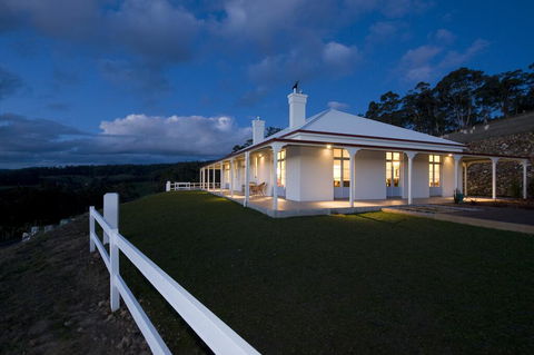 Villa Talia Tasmania - VIC Tourism 1