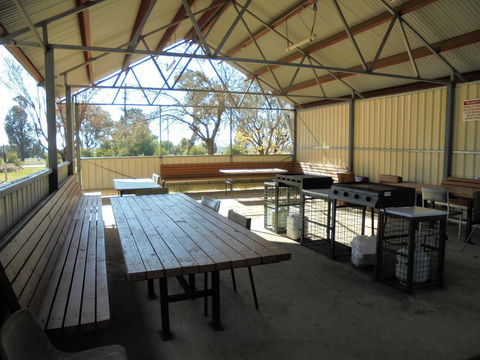 Wagga Wagga Tourist Park - VIC Tourism 1