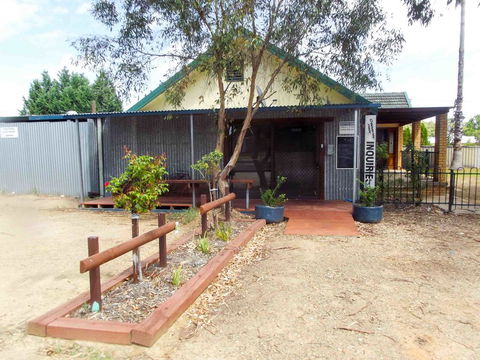Wagga Wagga Tourist Park - VIC Tourism 0