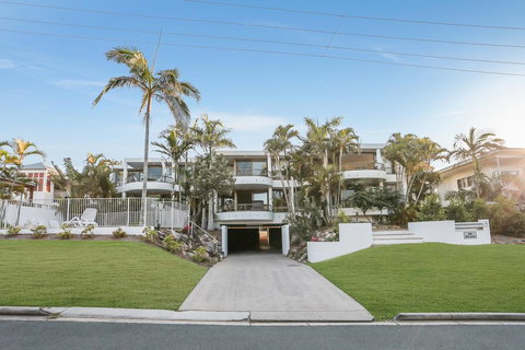 Walk To The Beach, Sunshine Beach - VIC Tourism 0