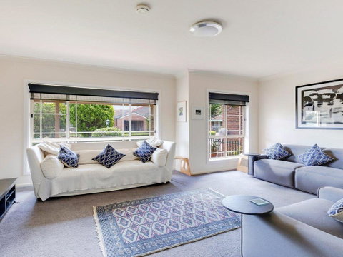 Walling-Clifton Gardens - Backing Onto Golf Course - VIC Tourism 0