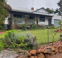 Walnut Cottage - 2 bedroom pet friendly country cottage - VIC Tourism
