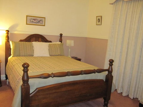 Walton House Bed & Breakfast - VIC Tourism 2