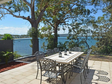 Wanda Magic' 19 Randall Drive - Beautiful Water Front House - VIC Tourism 1