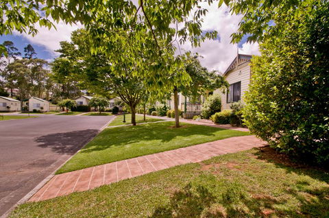 Warragul Gardens Holiday Park - VIC Tourism 1