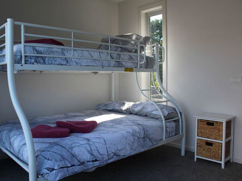Central To Cowes - VIC Tourism 7
