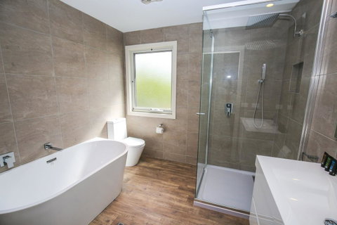 Amber Mist Villa Two - VIC Tourism 3